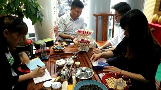 元旦節(jié)闔家團(tuán)圓，空氣能售后服務(wù)人員依然奮斗前線